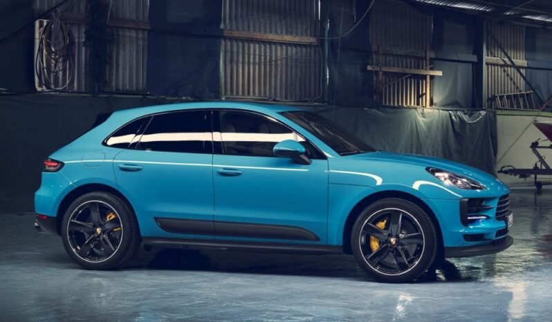 
								Porsche Macan 5-door SUV blue full									