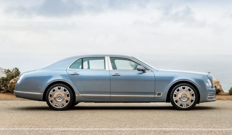 
								Bentley Mulsanne 4-door sedan blue full									