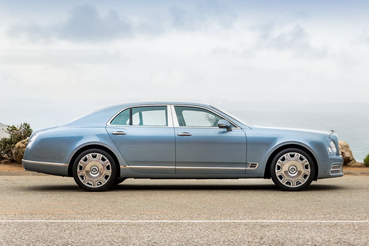Bentley Mulsanne 4-door sedan blue
